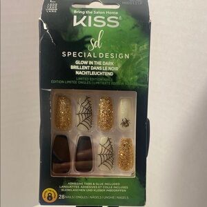 KISS Special Design Glow Nail Set with Gold and Black